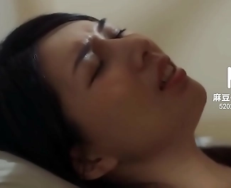 Intense Lust: Liang Jia Xin's Hot Step Sis Pumps You Up with Her Body!