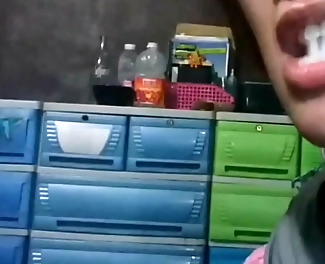 Witness the Alluring Pinay s Chupa Live Performance Blowjob and Cum Swallow!