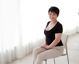 Japanese MILF Akiko Yanagisawa's First Shooting Document: Unleash Your Desires with This Luscious Married Woman!